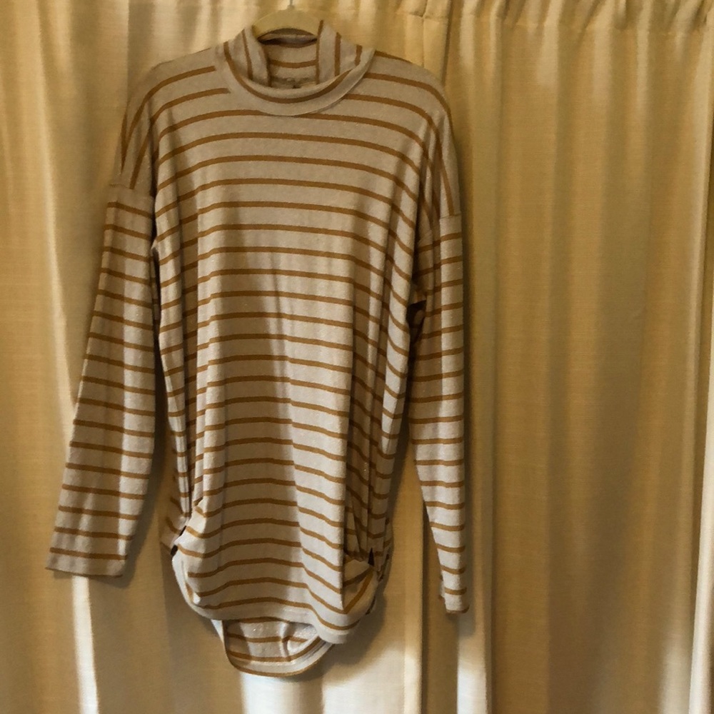 Anthro mock neck longs leave